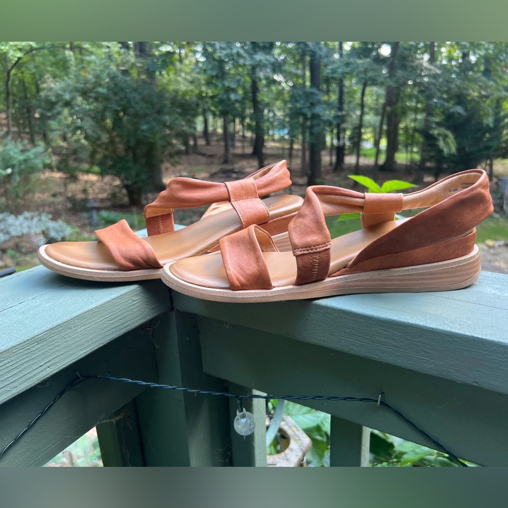 Comfortiva leather sandals